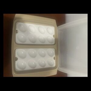 Vintage Tupperware Egg Keeper